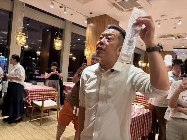 小时却说“恶心”明天起全国所有门店上线“罗永浩菜单”开元棋牌西贝创始人：罗永浩方结账时攒了会员积分走后一(图2)
