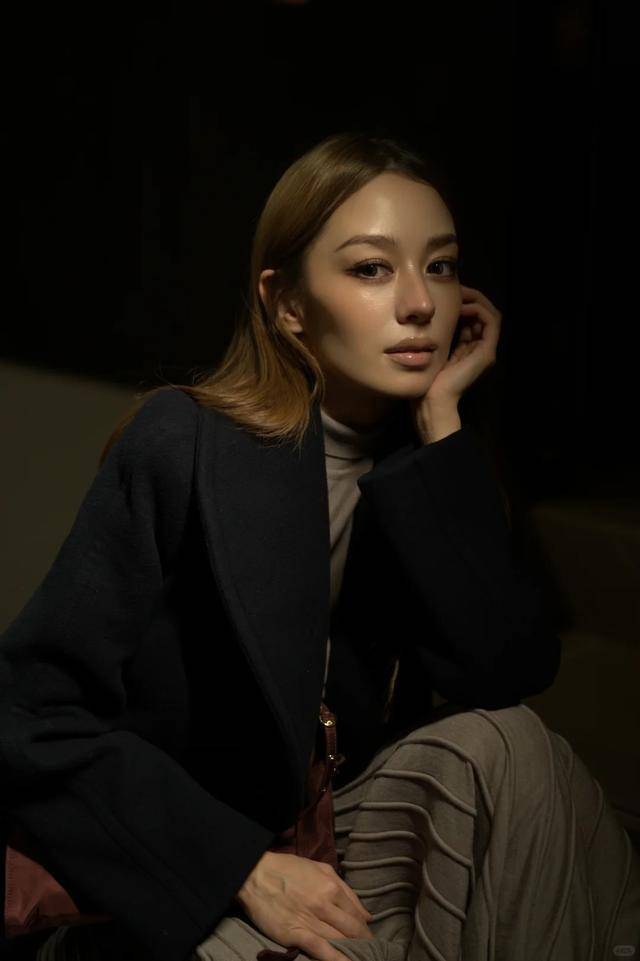 假胸”尴尬娜然脸肿胀秦舒培一脸男相开元ky棋牌北京酒会太真实吉娜“(图5)