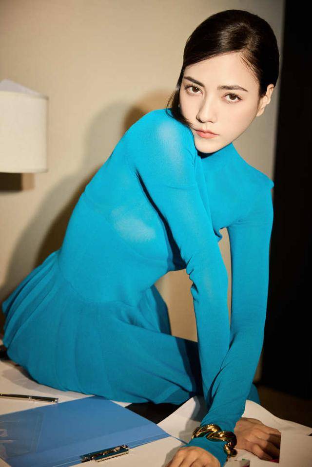 假胸”尴尬娜然脸肿胀秦舒培一脸男相开元ky棋牌北京酒会太真实吉娜“(图11)