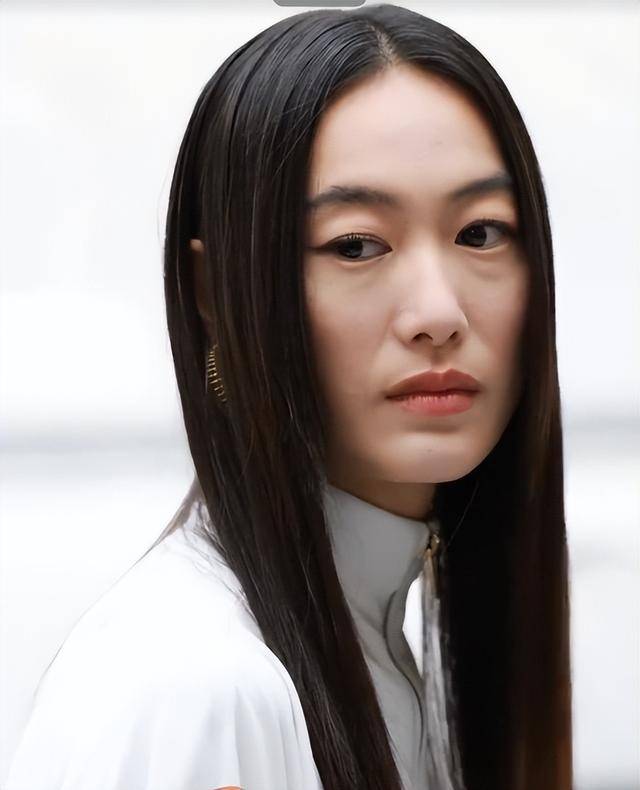 假胸”尴尬娜然脸肿胀秦舒培一脸男相开元ky棋牌北京酒会太真实吉娜“(图14)