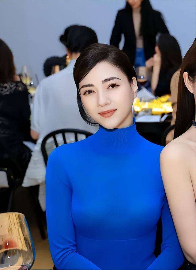 假胸”尴尬娜然脸肿胀秦舒培一脸男相开元ky棋牌北京酒会太真实吉娜“(图18)