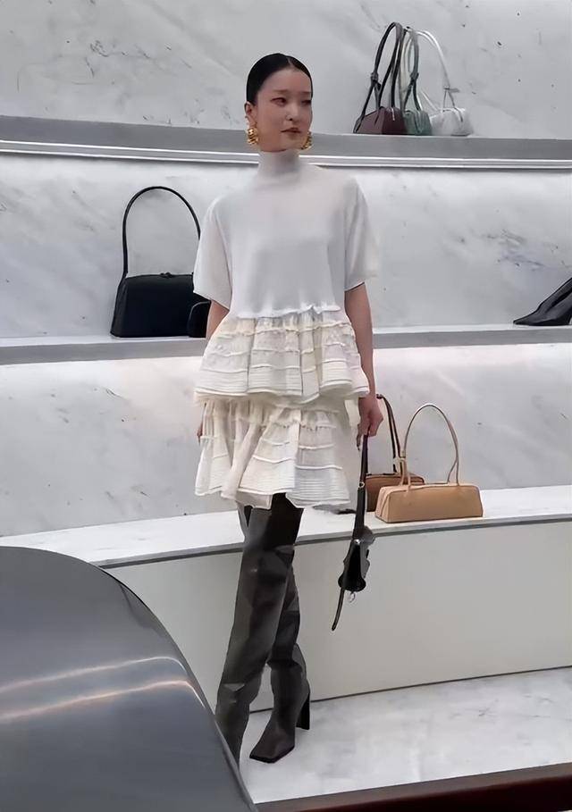 假胸”尴尬娜然脸肿胀秦舒培一脸男相开元ky棋牌北京酒会太真实吉娜“(图19)