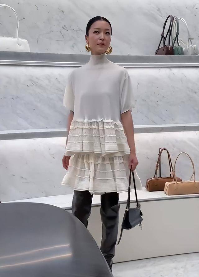 假胸”尴尬娜然脸肿胀秦舒培一脸男相开元ky棋牌北京酒会太真实吉娜“(图20)