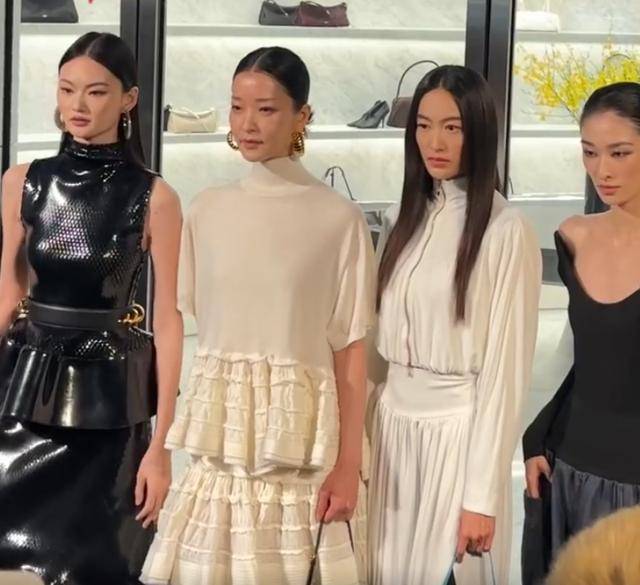 假胸”尴尬娜然脸肿胀秦舒培一脸男相开元ky棋牌北京酒会太真实吉娜“(图22)