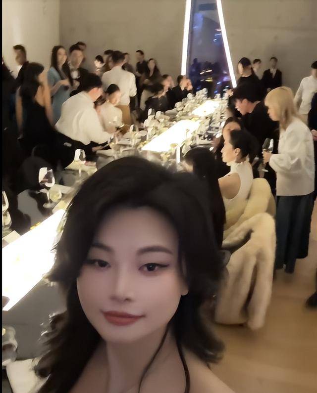 假胸”尴尬娜然脸肿胀秦舒培一脸男相开元ky棋牌北京酒会太真实吉娜“(图23)