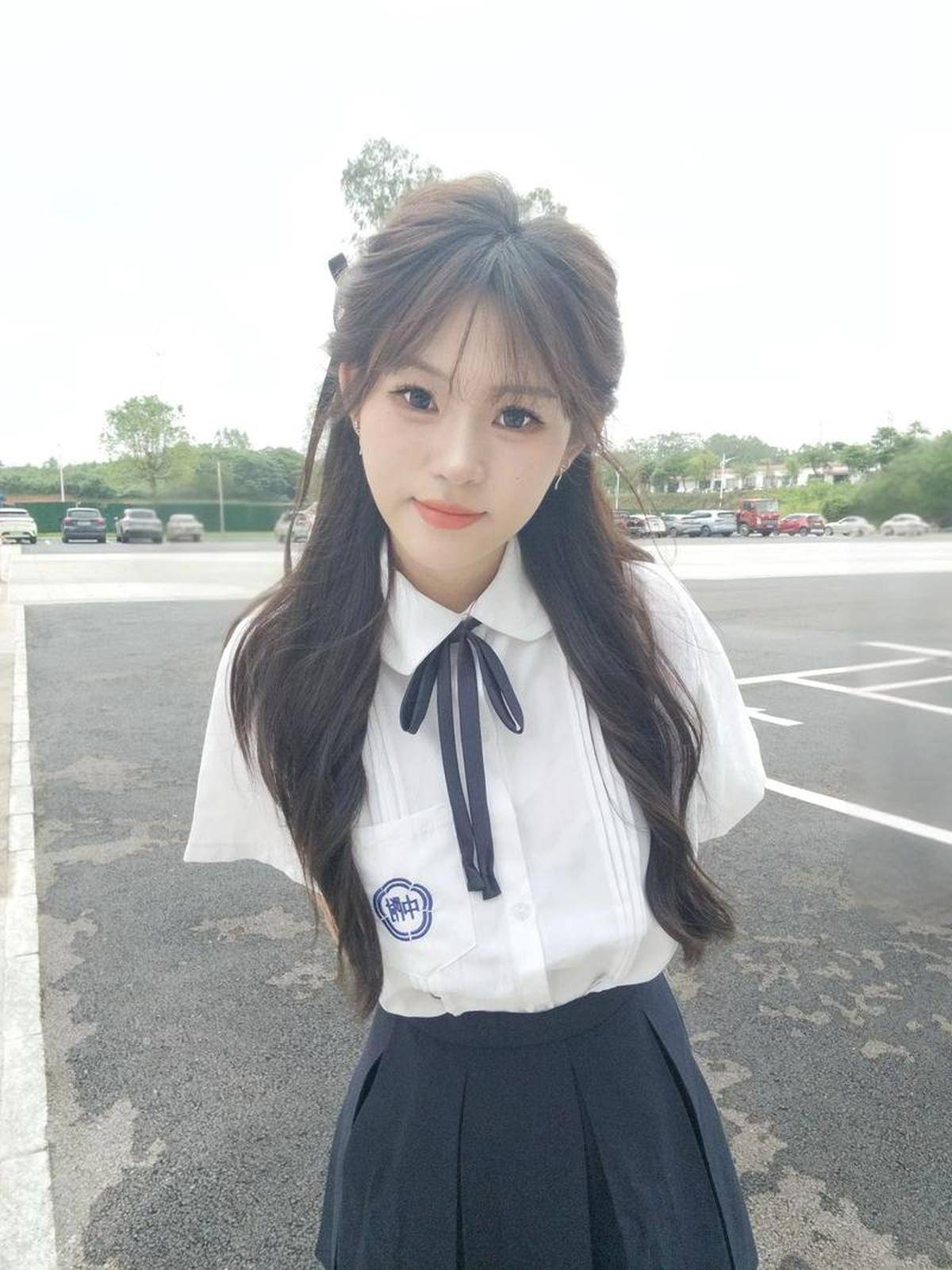 级青春亮眼元气又百搭开元棋牌学院穿搭再升(图2)